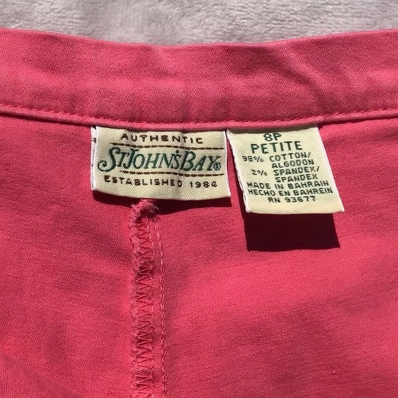 Petite 💝3/$25💝 St John’s Bay Capris in Salmon Coral color. - Picture 2 of 3
